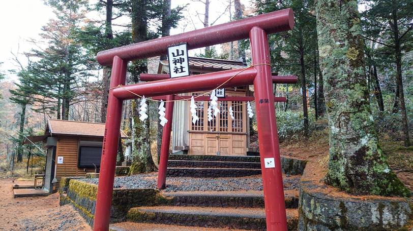 新屋山神社・奥宮